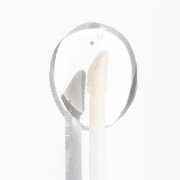 Platinum Lip Plumper - results last 2 hours - Picture 2 of 3